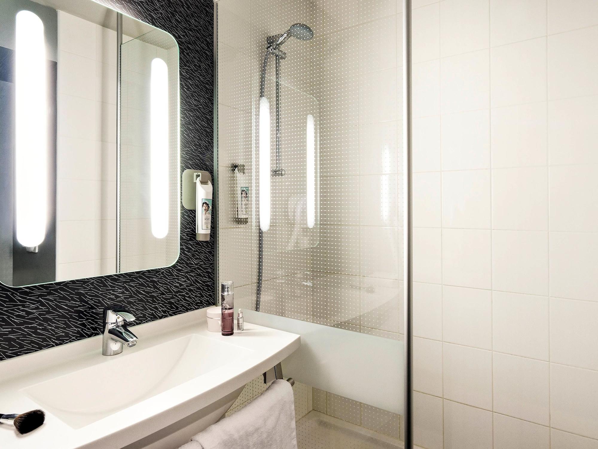 Ibis Grenoble Centre Bastille מראה חיצוני תמונה